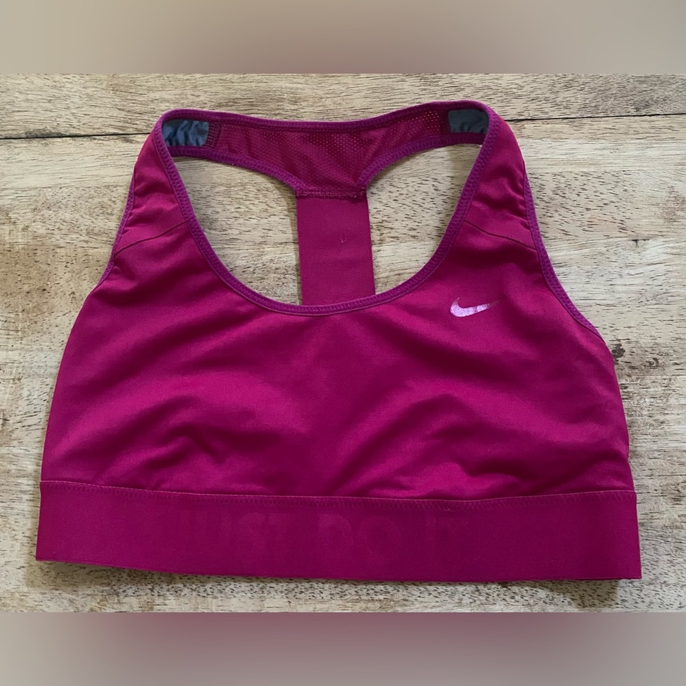 Nike Dri Fit Elastika Women’s Sz M Fuschia Medium Impact‎ Athletic Bra